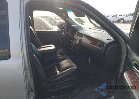 2009 Chevrolet Suburban 1500 Lt2 z USA, uszkodzony, nr VIN 1GNFC26049R292451